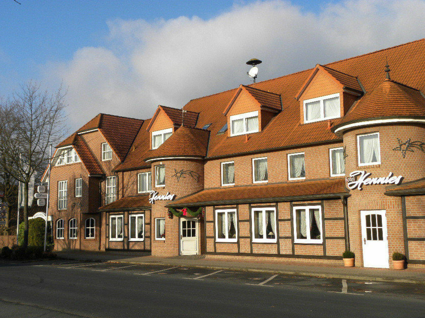 Hotel Hennies Isernhagen Exterior photo